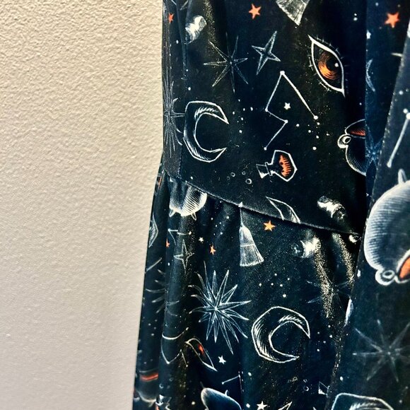 Her Universe Disney Hocus Pocus Symbols Collar Dress, Size Large - Picture 11 of 15